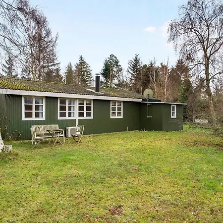 Semesterbostad Cosy Only 600 Meters From The Water